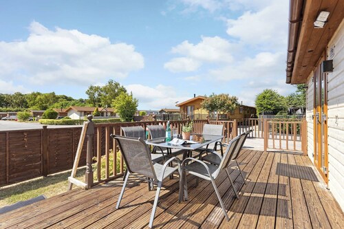 York Retreat: Private Hot Tub, Pet-Friendly Lodge