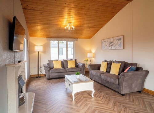 Nualas Lodge | Family-Friendly Hot Tub Break