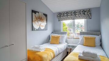 3 bedrooms, iron/ironing board, WiFi, bed sheets