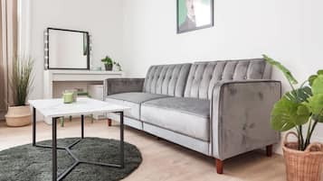 Smart TV, chimenea y oficina