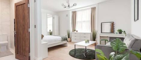 2 soveværelser, skrivebord, strygejern/strygebræt, weekendseng