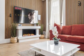 Téléviseur connecté, foyer, jeux vidéo, bureau