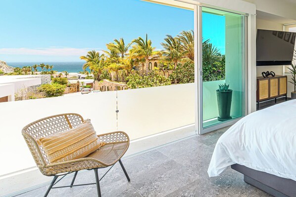 4 bedrooms, iron/ironing board, WiFi, bed sheets - Casa De Polk in Pedregal (Cabo San Lucas)