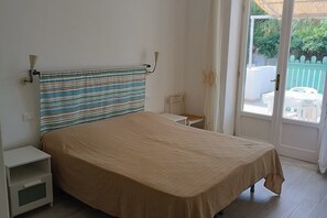 2 bedrooms, desk, free WiFi, bed sheets - The Vineyard (Forio)