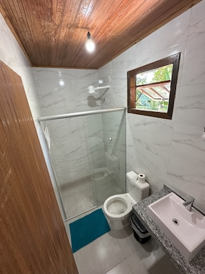 Towels, toilet paper - Maison Paraíso: Seasonal House in Arraial d'Ajuda for 12 people (Arraial d'Ajuda)
