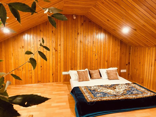 Jibhi Bliss Treehouse Cottage