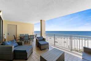 Outdoor dining - White Caps 804 (Orange Beach)