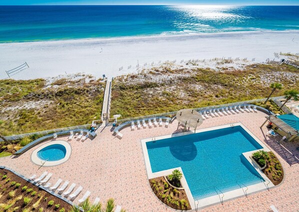 Condo, varias camas (White Caps 804) | Alberca | Alberca al aire libre 