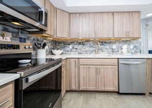 Condo, Multiple Beds (White Caps 804) | Private kitchen