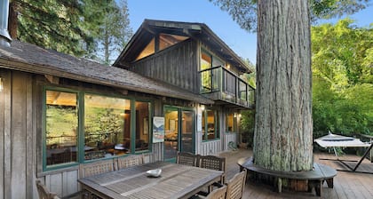 The Old Timer ~ Classy Cabin On River, Near Golf, Dog Friendly!