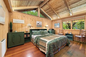 2 bedrooms, iron/ironing board, WiFi, bed sheets - The Old Timer ~ Classy Cabin On River, Near Golf, Dog Friendly! (Monte Rio)