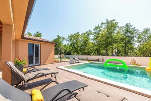 Villa (4 Bedrooms) | Exterior