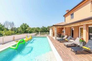 Villa (4 Bedrooms) | Exterior