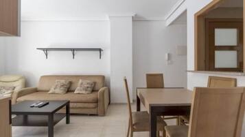 Apartament, 2 dormitoris, terrassa | Menjador