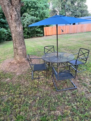 تناول الطعام بالخارج