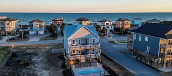 Perfect 8BR Beach Getaway: Pool, Hot Tub, Ocean Views