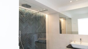 A modern bathroom with a glass-enclosed shower, a freestanding sink, and a large mirror. - Standard Triple Studio with Fimestra (Bagheria)