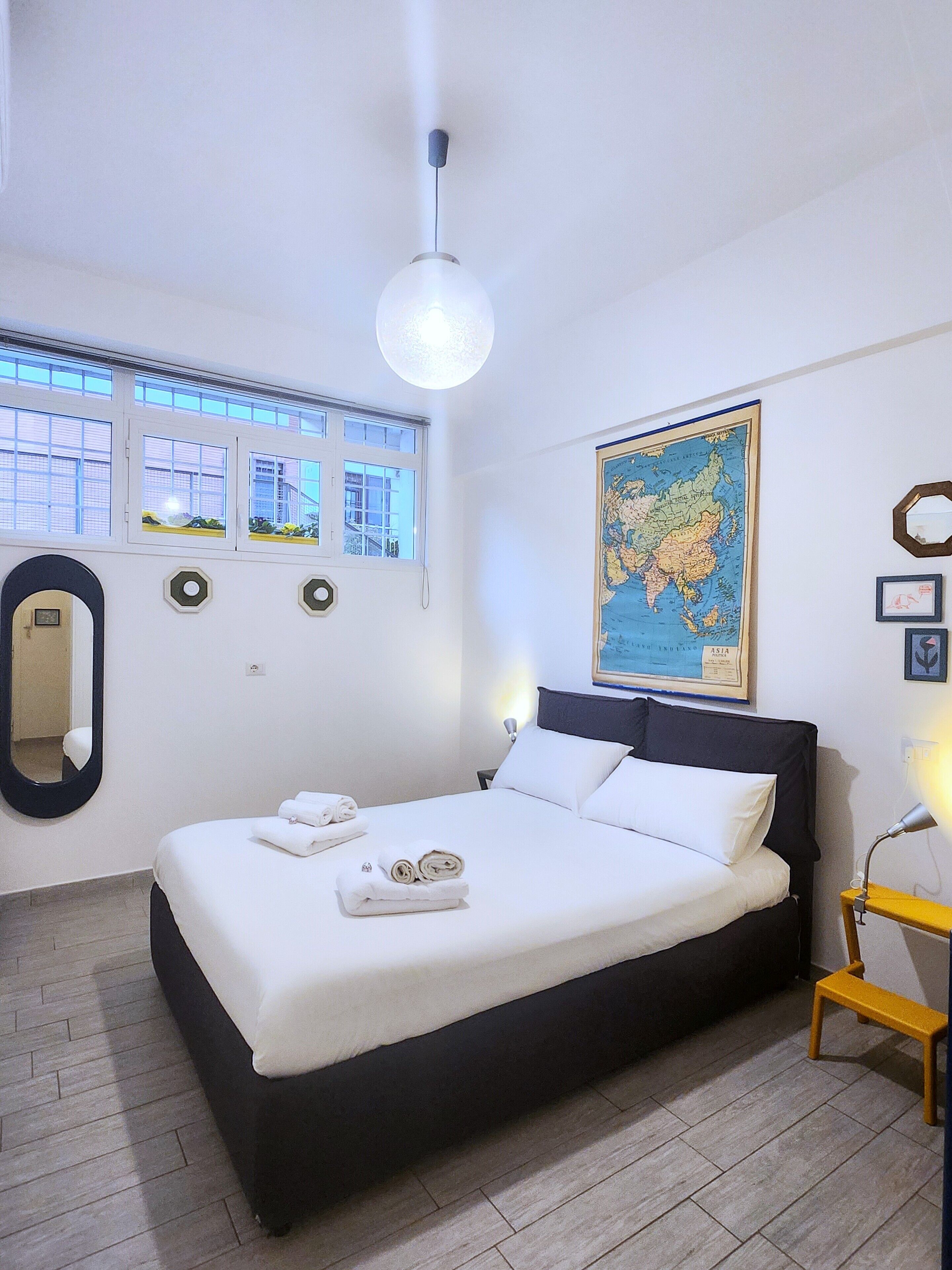 1 chambre, coffres-forts dans les chambres, fer et planche à repasser