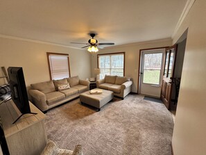 Smart TV - Amazing 2 bedroom house 0.25 miles from the beach (Caseville)