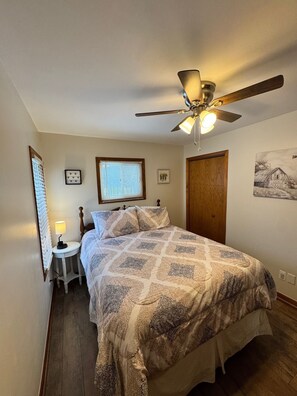 2 bedrooms, travel crib, free WiFi, bed sheets