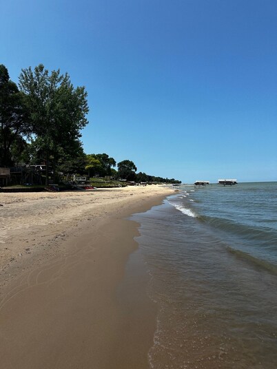 The Breezy Birch House- 0.25 miles from the beach