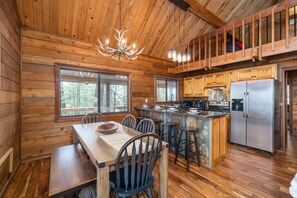 Dining - Ellijay Mountain View, Fireplace, Firepit, HotTub, Gameroom, Grill & Shared Pool (Ellijay)