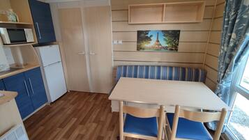 Trailer, 2 quartos, cozinha, vista para o resort