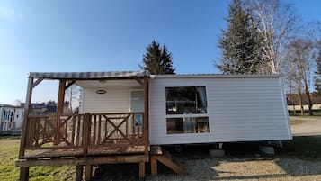 Mobile Home, 2 Bedrooms, Kitchen, Resort View | Terrace/patio