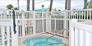 Beheizter Pool