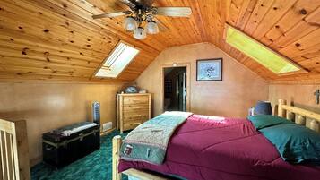 5 bedrooms, iron/ironing board, WiFi, bed sheets