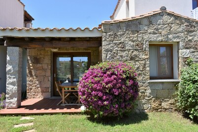 Villa Menhir. Mediterranean garden. Mountain view.