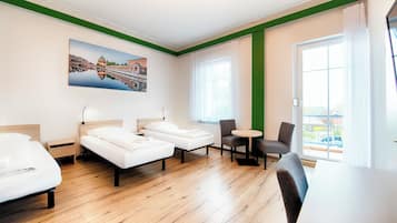 Triple Room, Annex Building | Desk, free WiFi