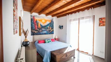 Alloggio su due livelli, vista montagna | 1 camera, tende oscuranti, ferro/asse da stiro, Wi-Fi gratuito