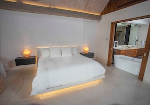 5 bedrooms, iron/ironing board, WiFi, bed sheets