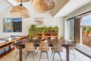 Luxe huis, privézwembad, uitzicht op de stad | Dineerruimte