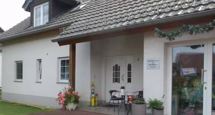Ferienwohnung Haus am Wald im UG