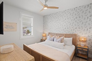 6 bedrooms, iron/ironing board, free WiFi, bed sheets - Take A Dip- Luxury 6 bedrooms, close to beach, pool and spa!! (Bradenton Beach)