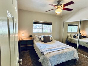3 chambres, bureau, Wi-Fi gratuit, draps fournis