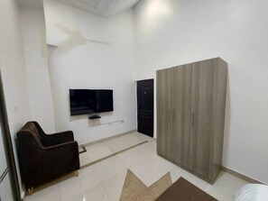 Luxury Studio, 1 Double Bed, Kitchenette, Hill View | In-room safe, laptop workspace, iron/ironing board, free WiFi - My5 Hotel (Kumasi)