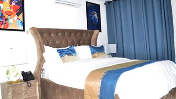 Zimmersafe, laptopgeeigneter Arbeitsplatz, Bügeleisen/Bügelbrett