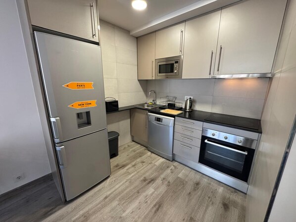 Refrigerador, microondas, horno, lavavajillas