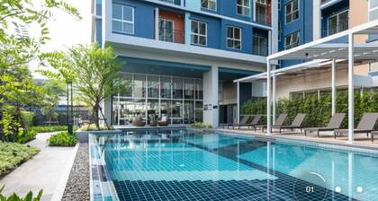 Modern studio Condo in Sukhumvit – Pool, Gym & Easy BTS Access