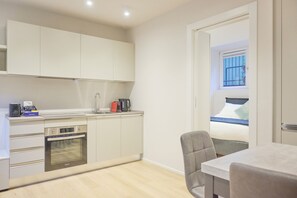 Departamento de lujo | Cocineta privada | Refrigerador, microondas, parrilla de estufa y lavavajillas 