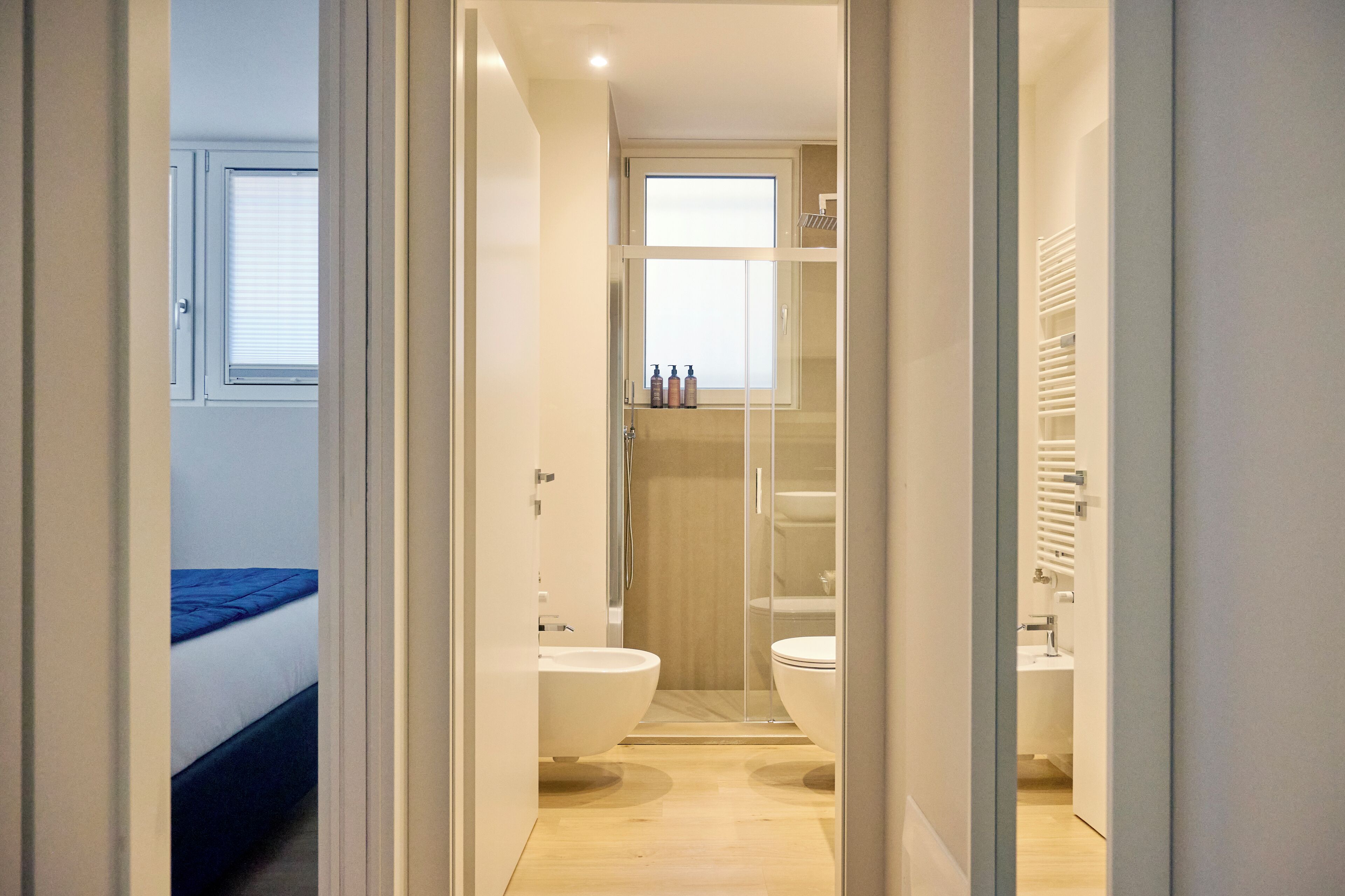 Family Apartment | Bathroom | Shower, hair dryer, bidet, towels