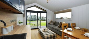 Malvern Hill Views, Lodge for 2, Parking, & Garden