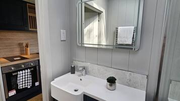 Cabin | Private kitchen | Fridge, oven, stovetop, dishwasher