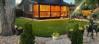 Cozy 2-bedroom cabin close to Montrose Hospital