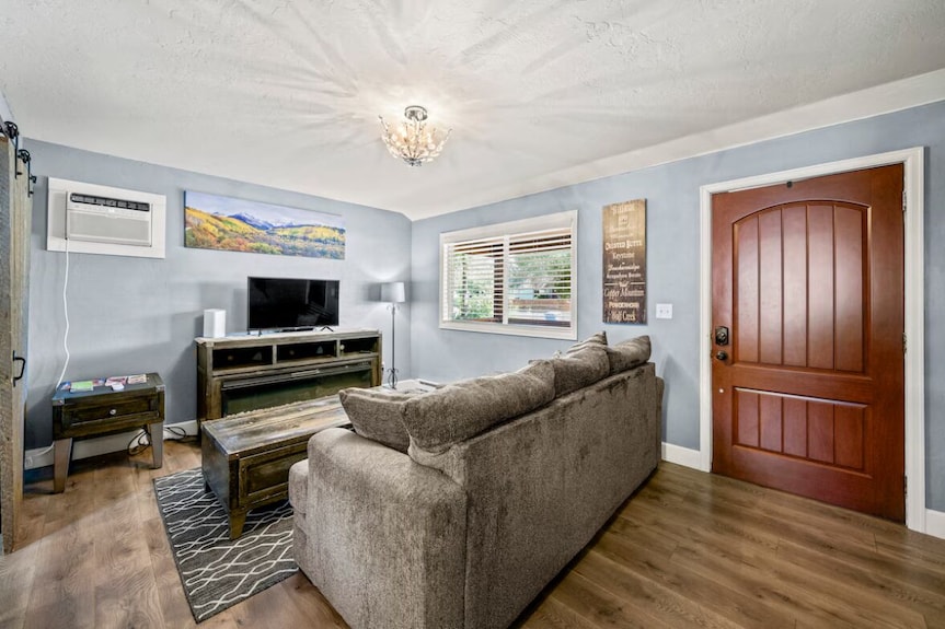 Cozy 2-bedroom Cabin Close To Montrose Hospital - Olathe, CO