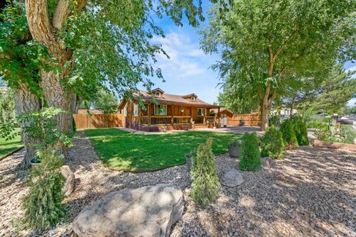 Cozy 2-bedroom cabin close to Montrose Hospital