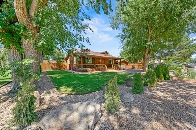 Cozy 2-bedroom cabin close to Montrose Hospital